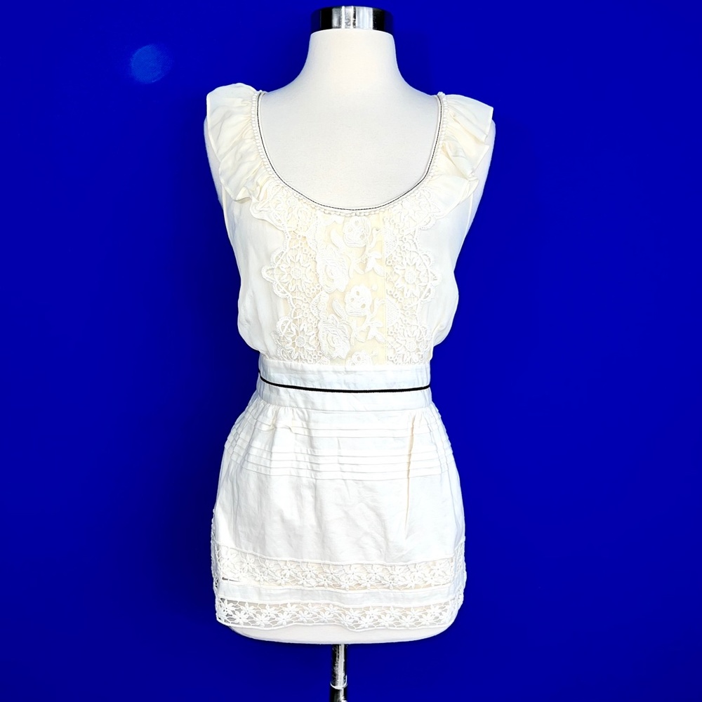 FLOREAT• Anthropologie: 
Absolutely Beautiful 100% Silk Sleeveless Top